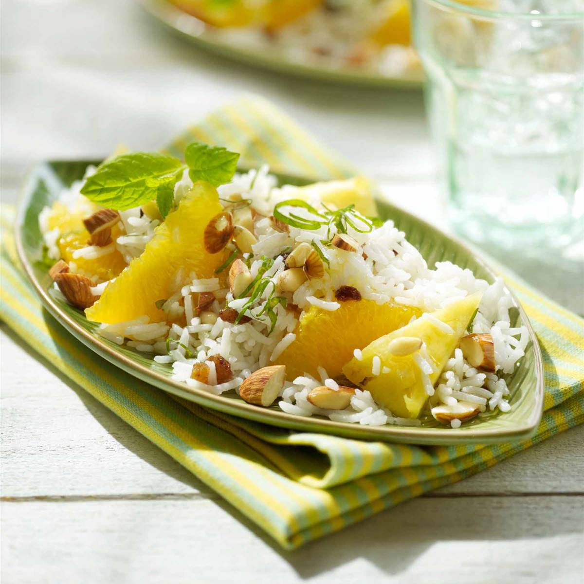 8 recetas de ensaladas completas con fruta y frutos secos