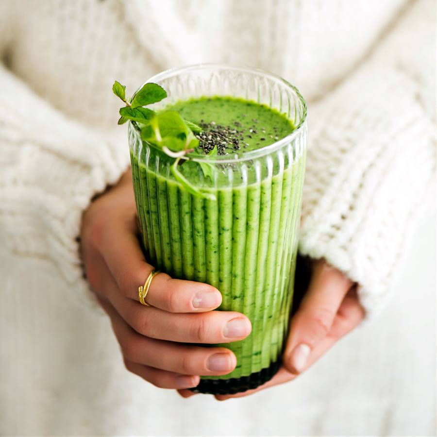 Batido verde con chía, mango y  naranja - receta de desayuno