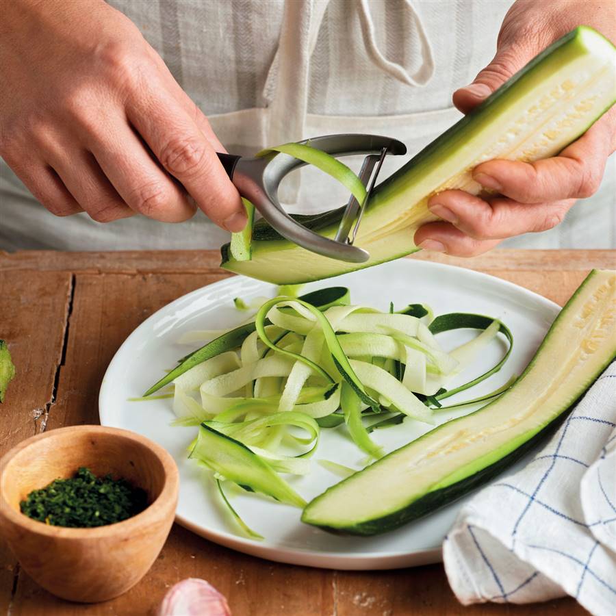 Receta de wok de tallarines de calabacín con salsa de cacahuete