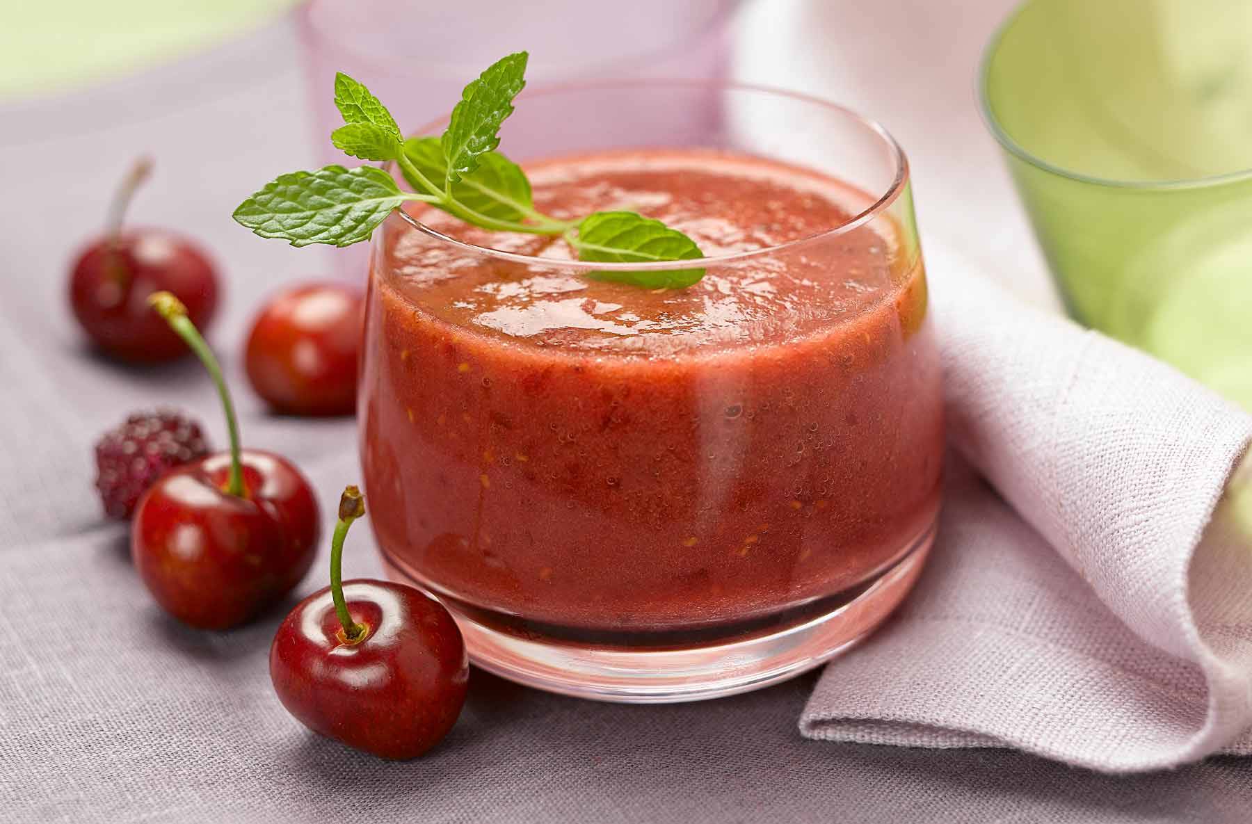 Zumo de cerezas, frambuesas y limón
