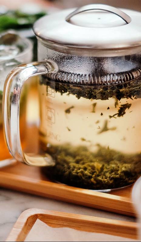 Utensilios para preparar el té y las infusiones
