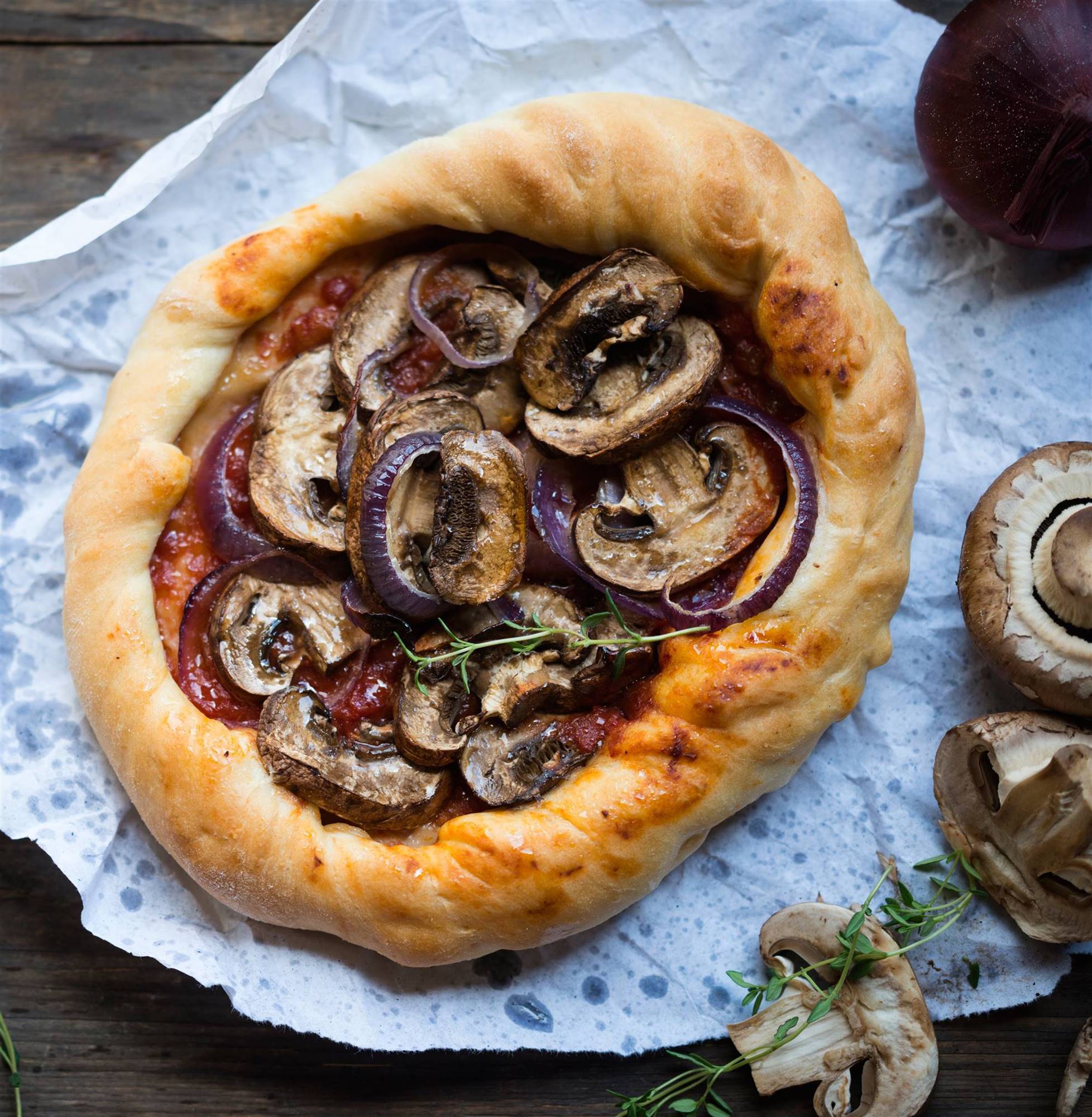 Pizza de champiñones laminados