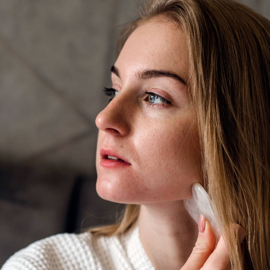 Gua sha facial: la técnica milenaria que rejuvenece la piel