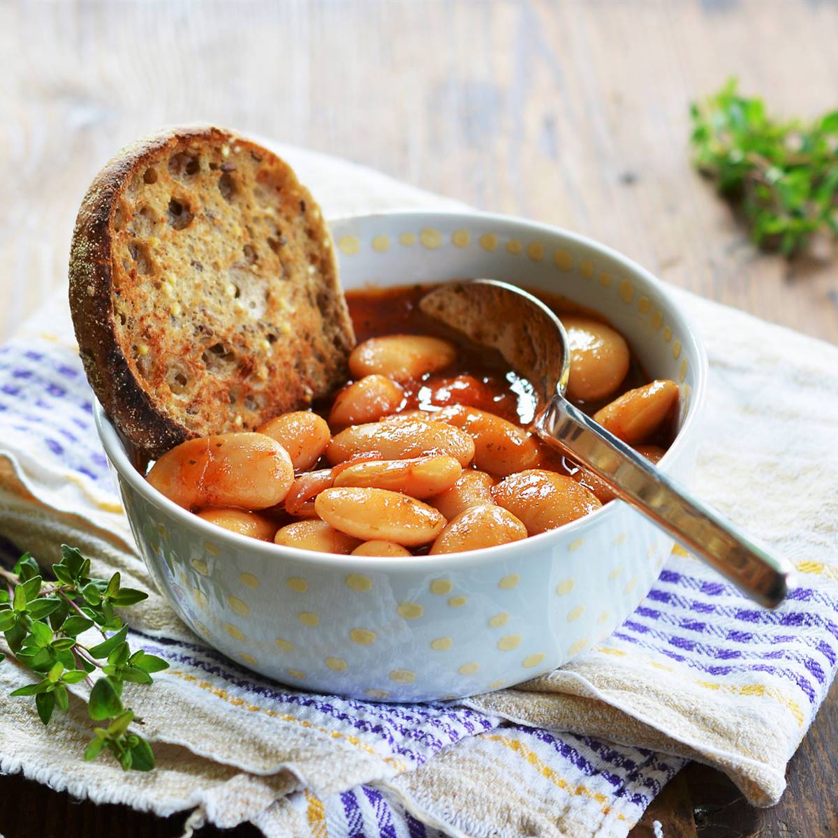 Receta para niños: alubias con tomate (baked beans caseras)