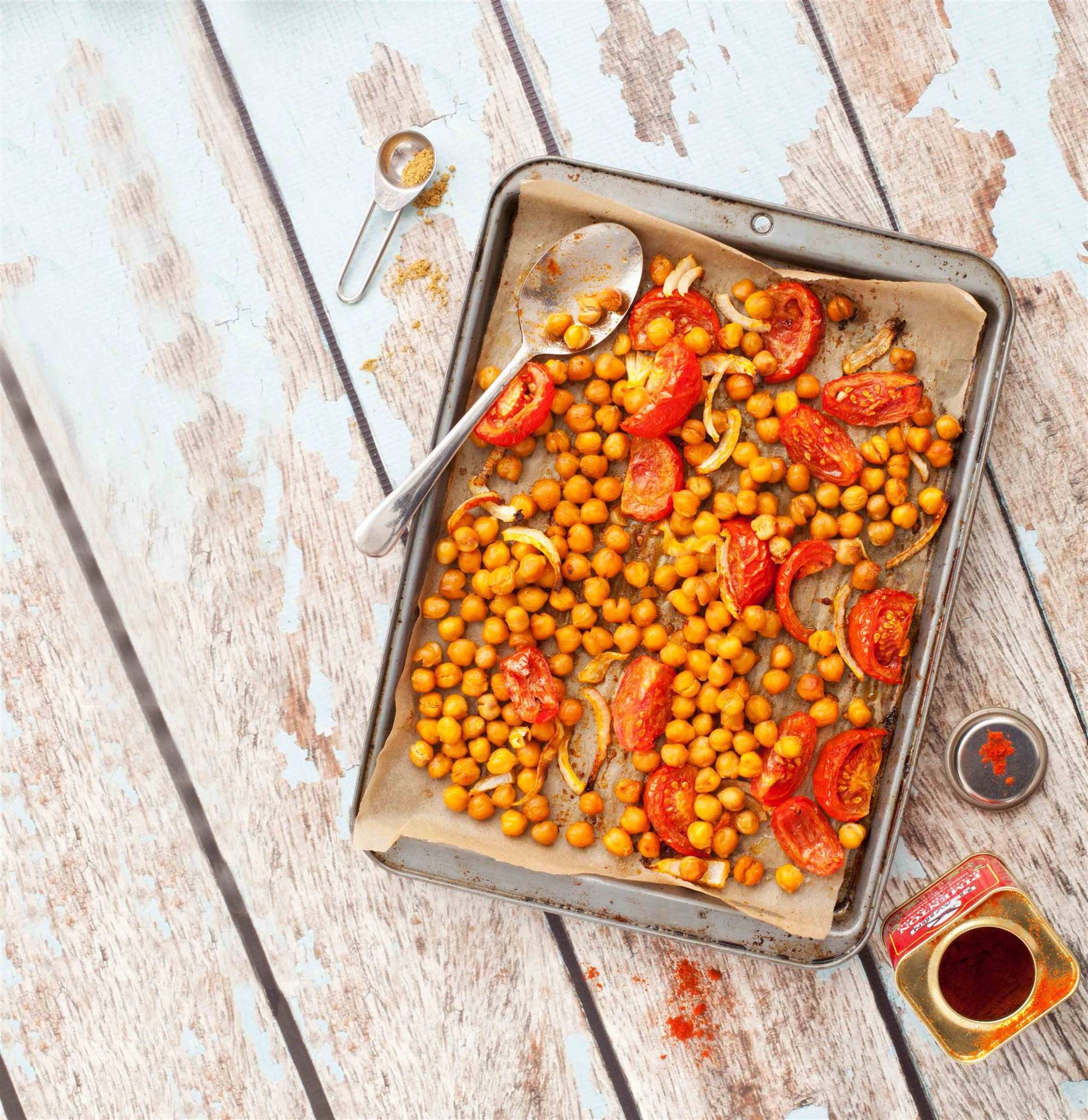 Garbanzos asados con cebolla y tomate