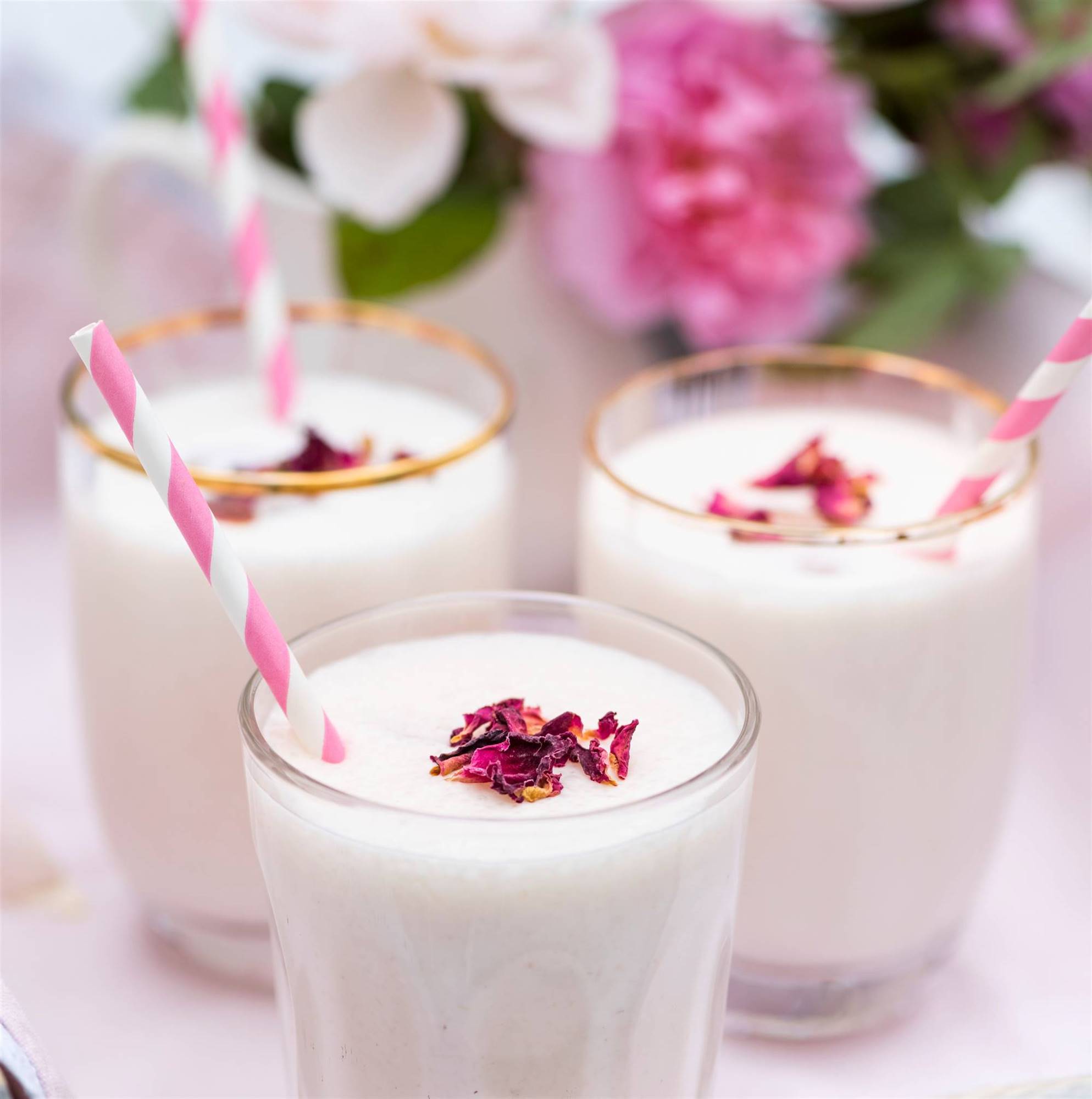 lassi-con-agua-de-rosas-sf