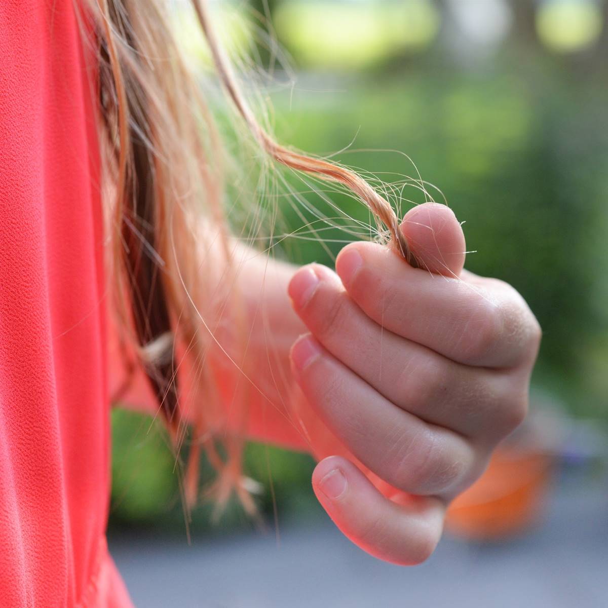 Por qué se cae el pelo y qué remedios naturales existen para