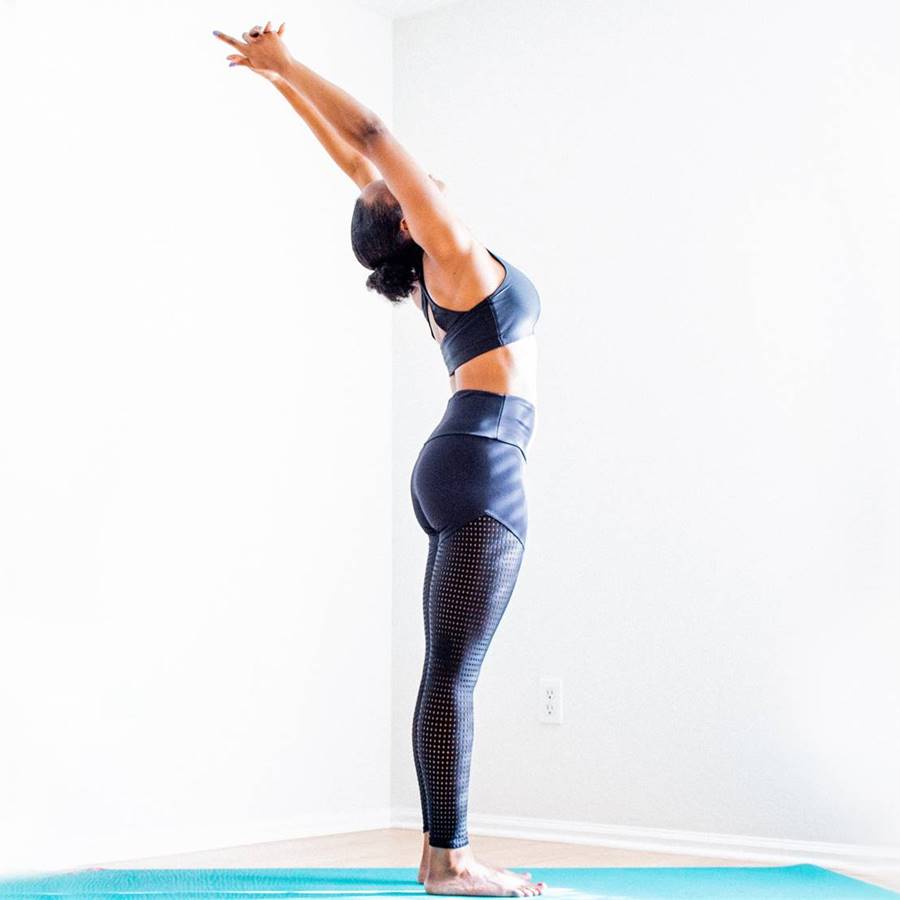 Cómo practicar 15 minutos de yoga en casa: por la mañana o por la noche