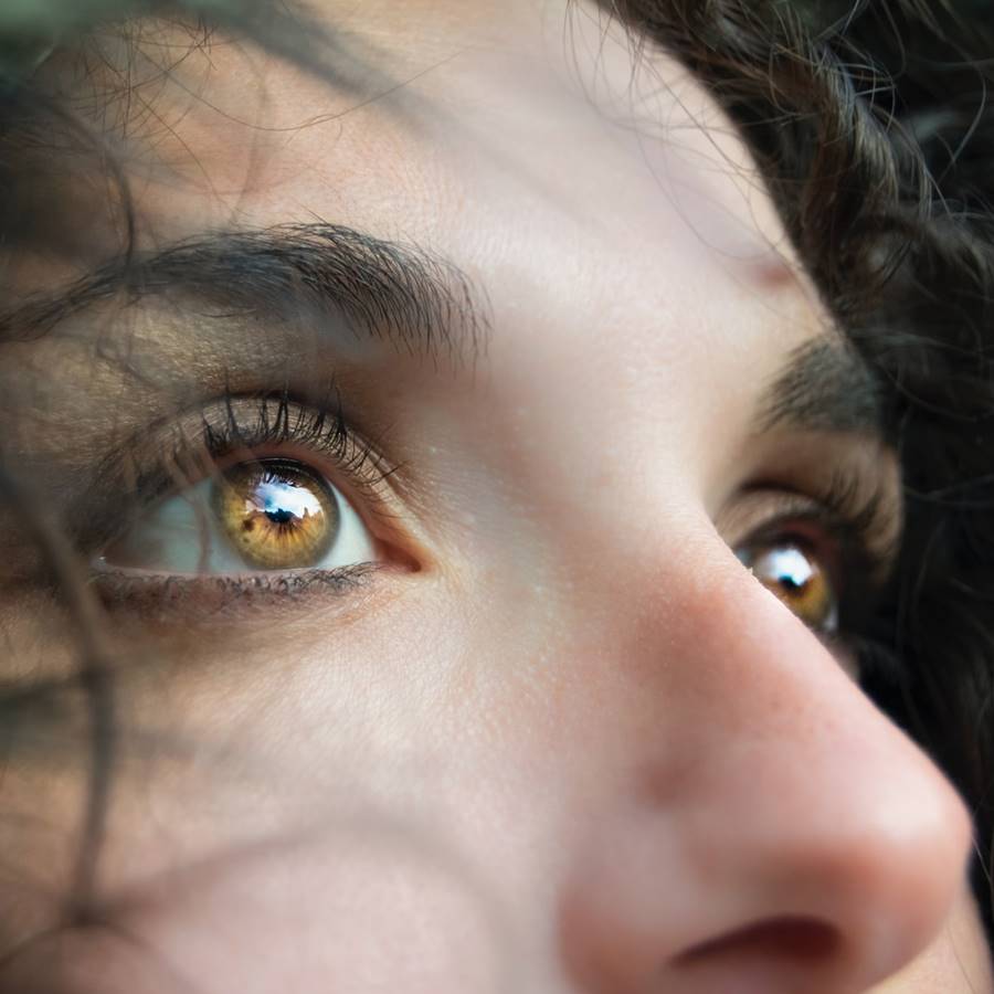 Remedios caseros para los ojos cansados, las ojeras y las bolsas