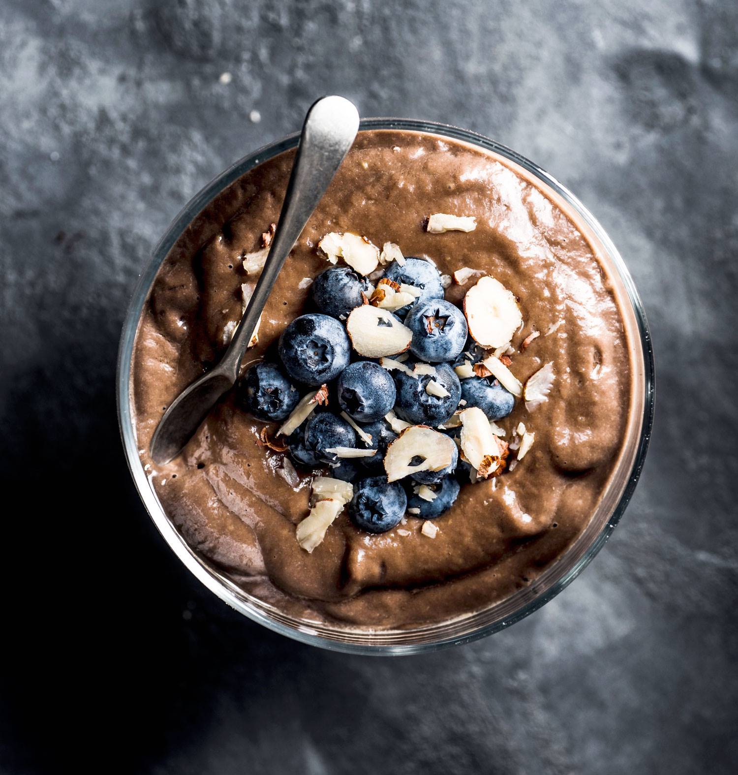 postres-sanos-rapidos-receta-mousse-chocolate-avellanas. Mousse de chocolate y avellanas