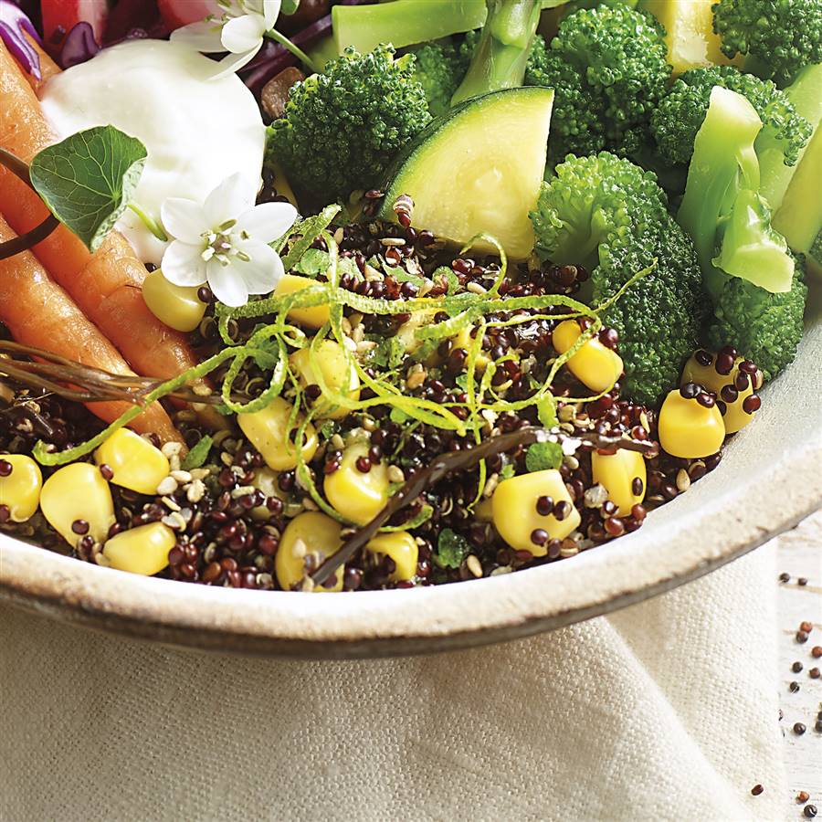 Quinoa negra con maíz y lima - elaboración para buddha bowl