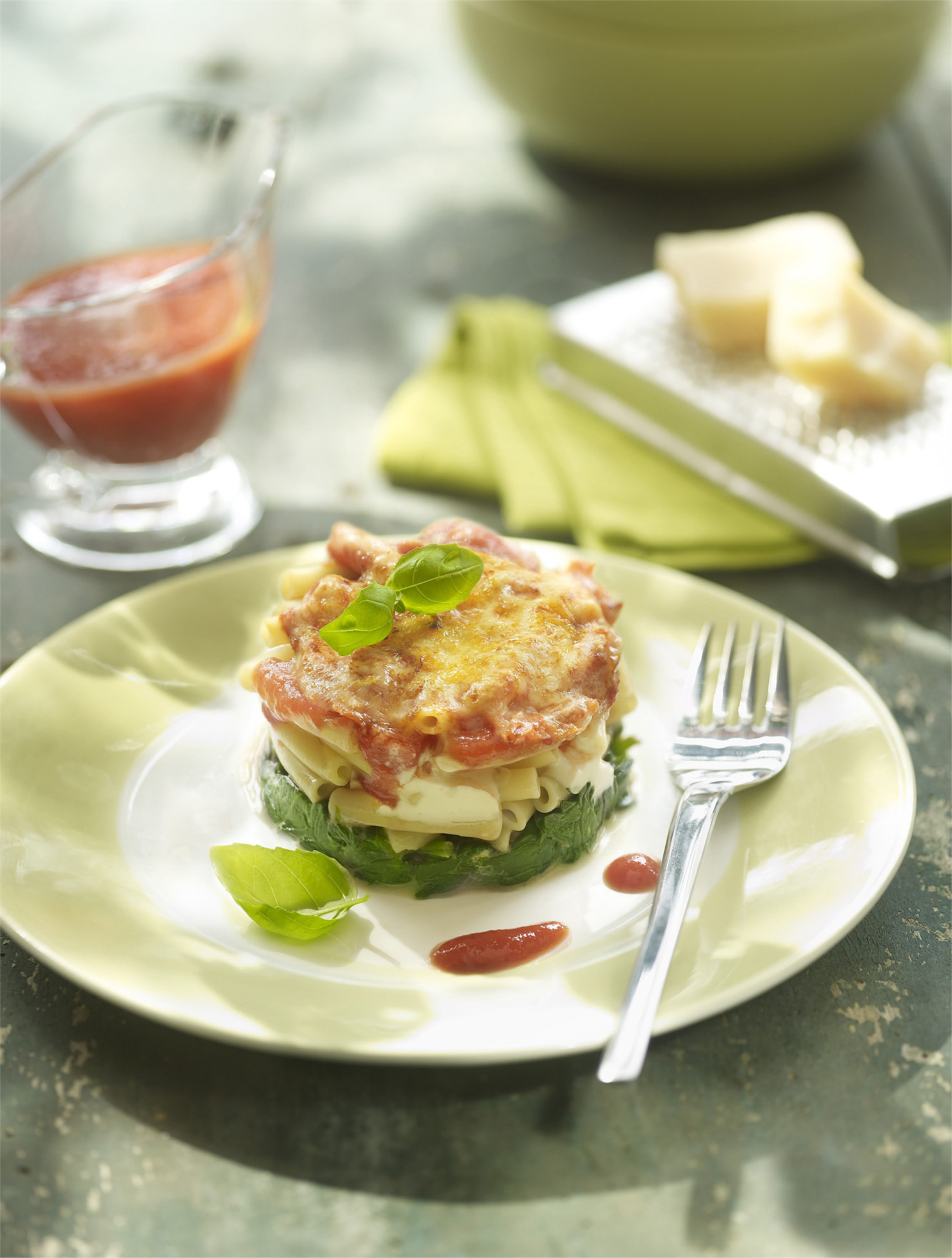 Timbal de macarrones y espinacas