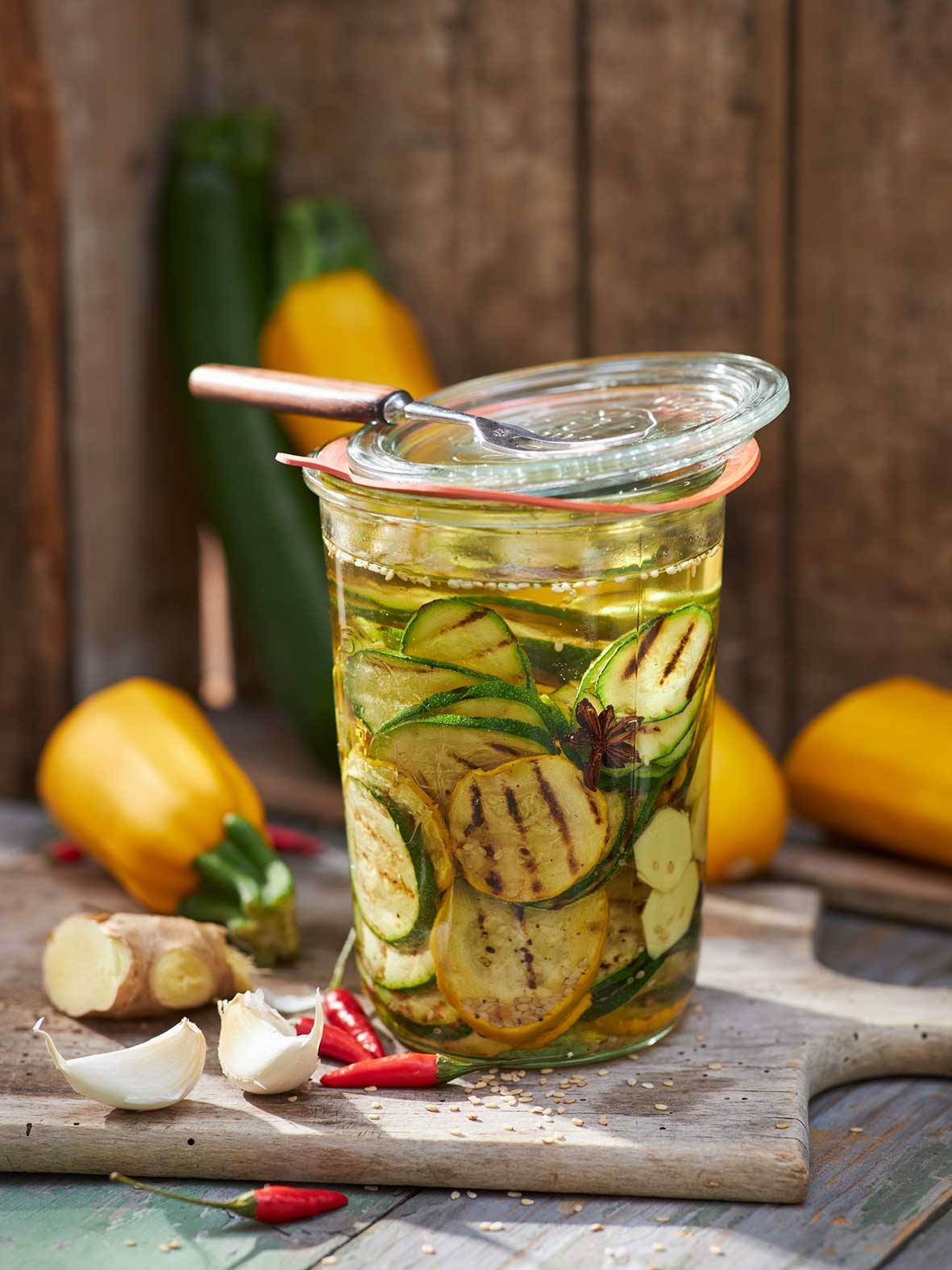 Calabacin-conservado-en-aceite-de-jengibre-y-chili