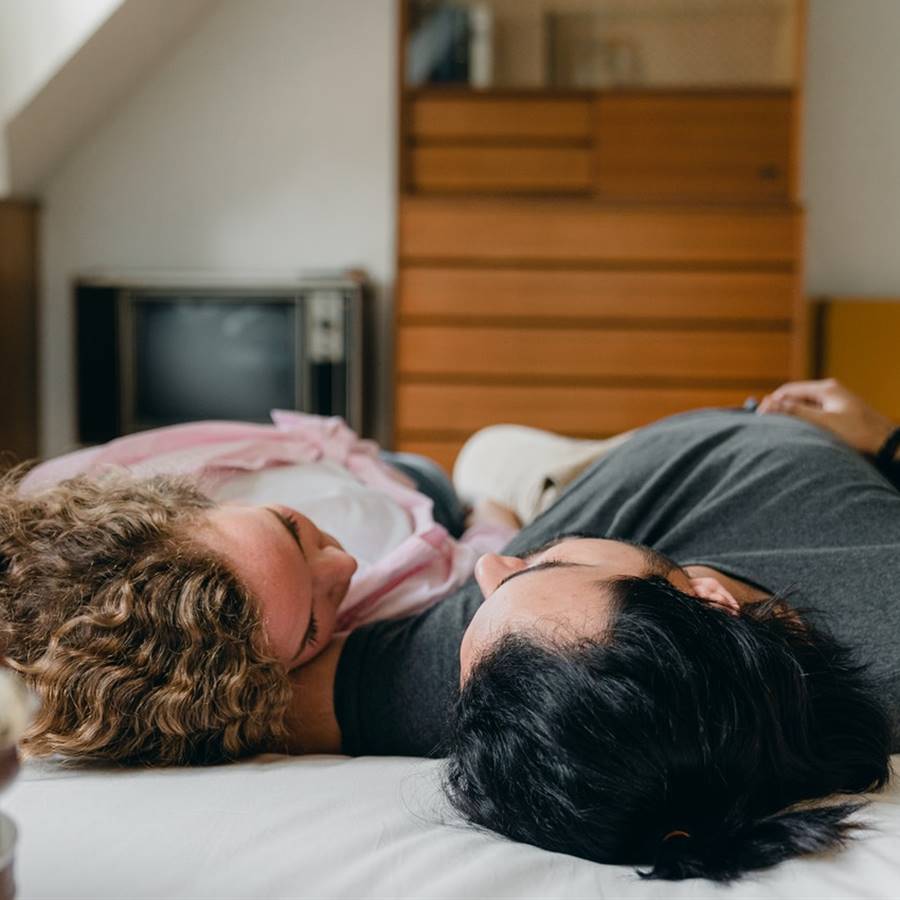 Meditación en cucharita para fortalecer el vínculo con tu pareja