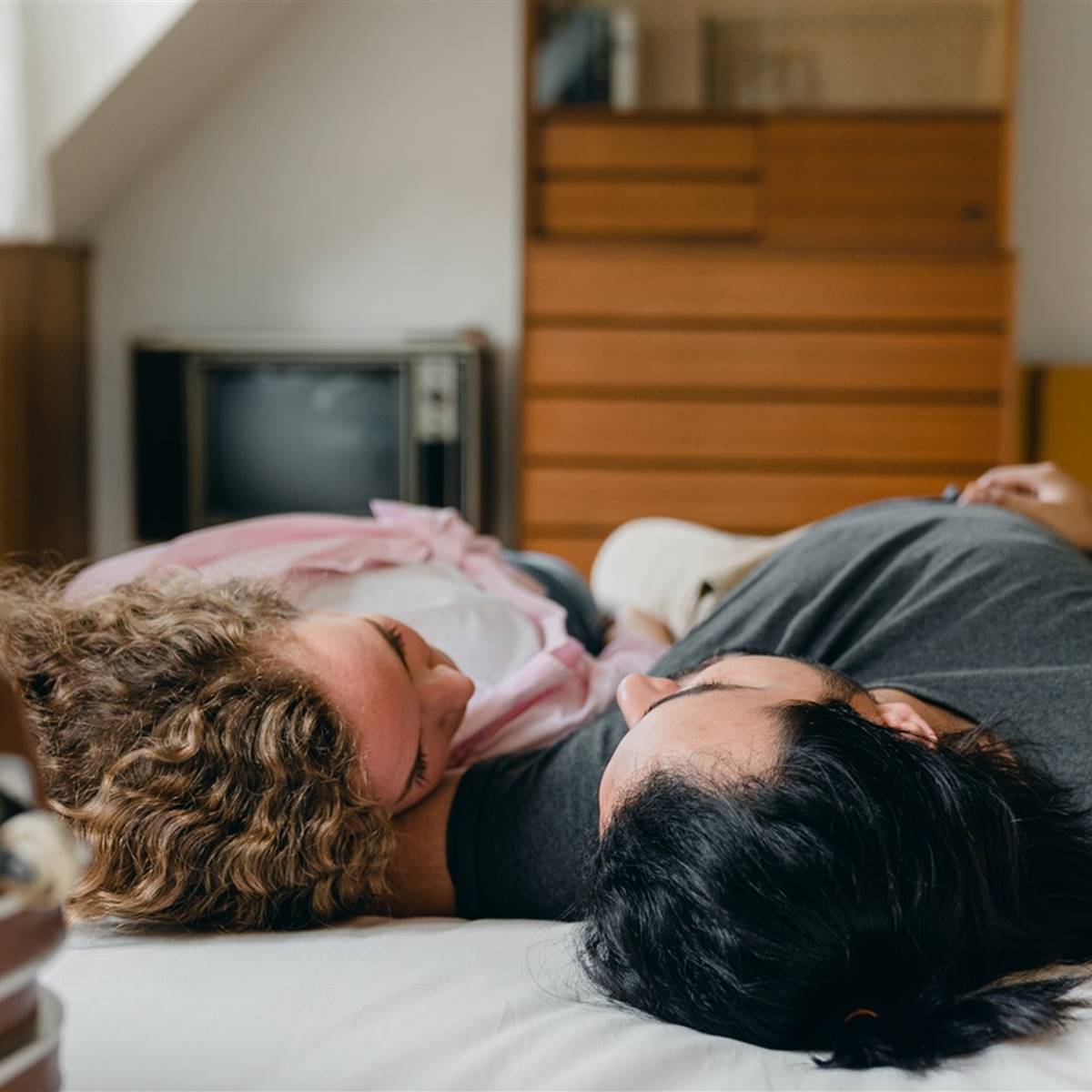 Meditación guiada en cucharita para fortalecer el vínculo con tu pareja Meditación guiada en cucharita para fortalecer el vínculo con tu pareja