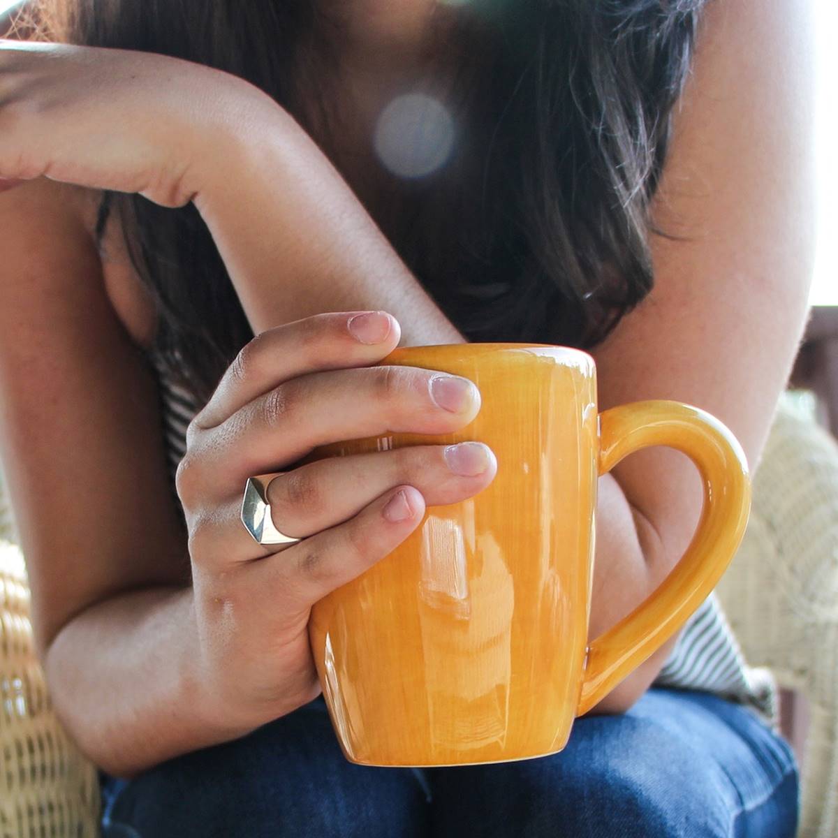 Mujer con taza