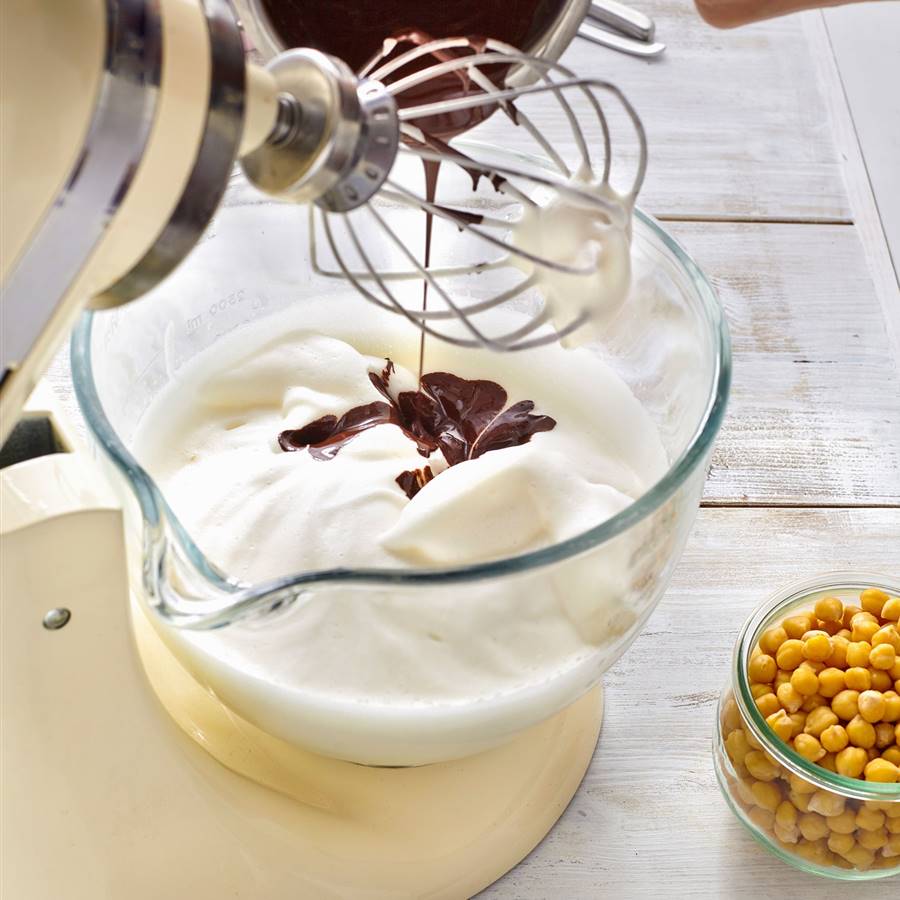 Cómo hacer merengue vegano y otras recetas con aquafaba