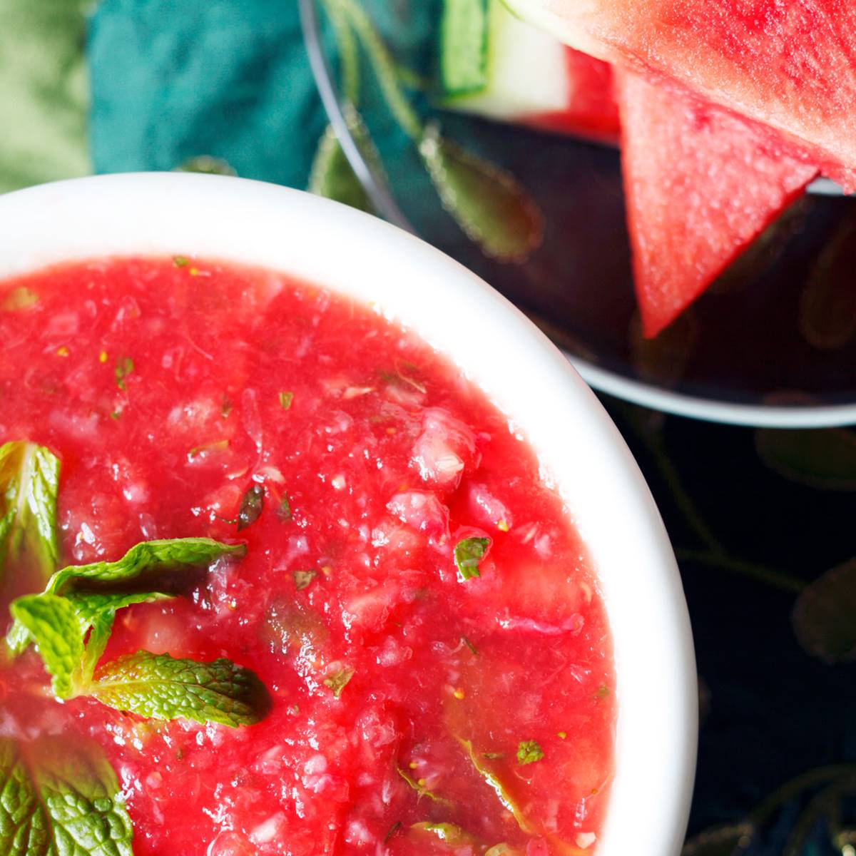 Sopas frias con fruta para menú semanal ligero y refrescante