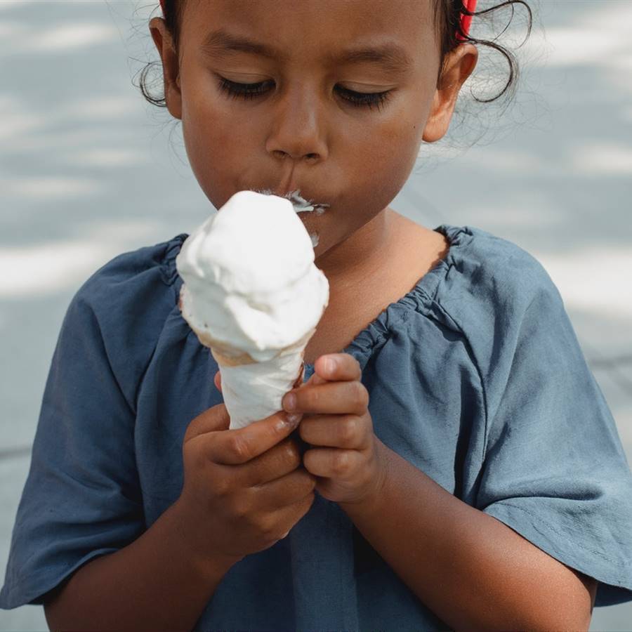 Dulces, pantallas y niños: ¿prohibir o educar en la responsabilidad?