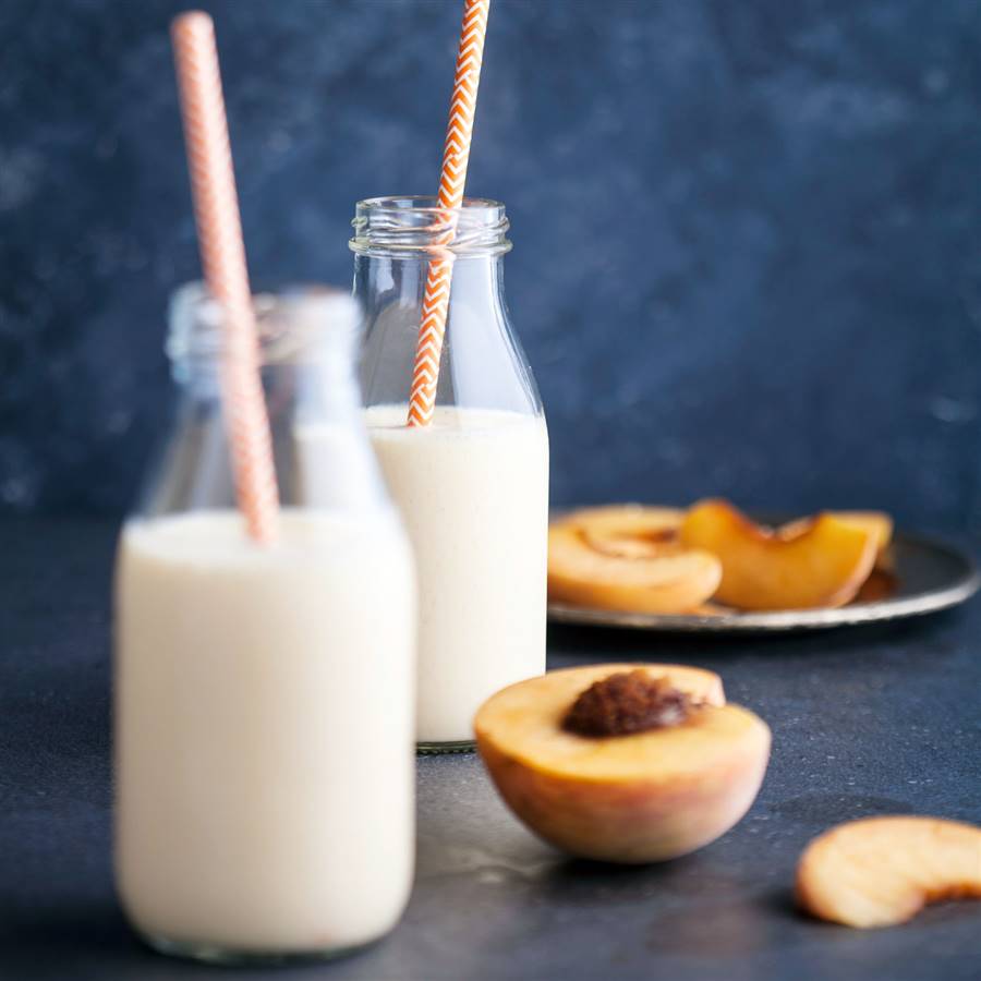 Desayuno saludable: batido de melocotón y tofu