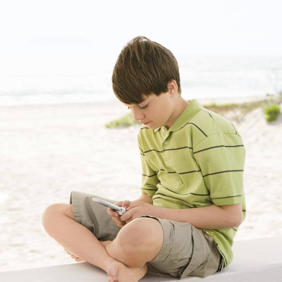 Niños y pantallas: cómo prevenir la adicción y hacer un uso saludable