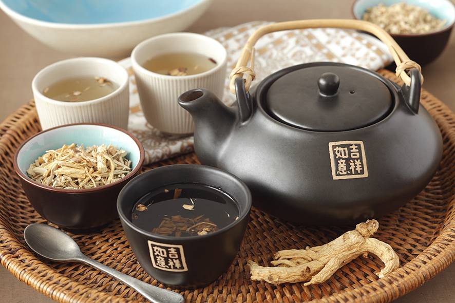4 StockFood 11232810 HiRes Ginseng tea and ginseng roots