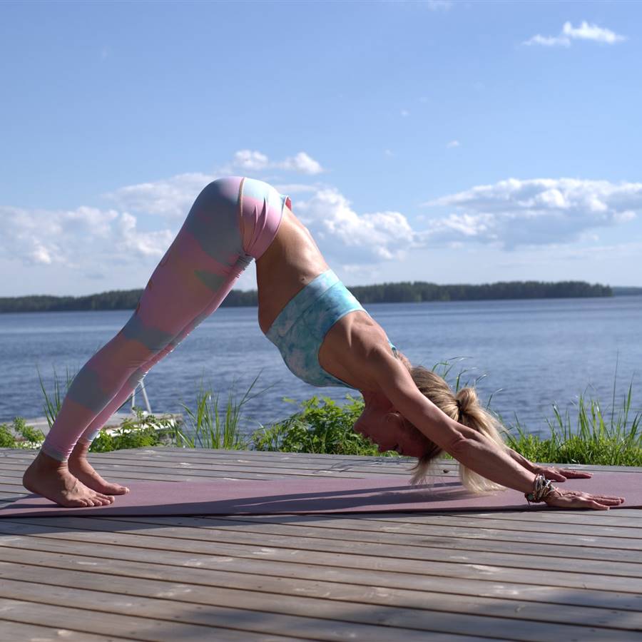5 beneficios del yoga para el abdomen (que van más allá de reducir barriga)