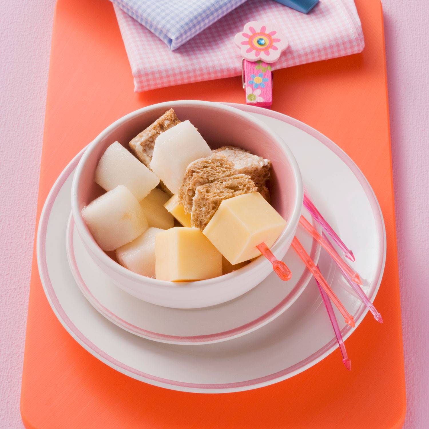 snacks-ninos-pequenos-dados-queso. Dados de queso