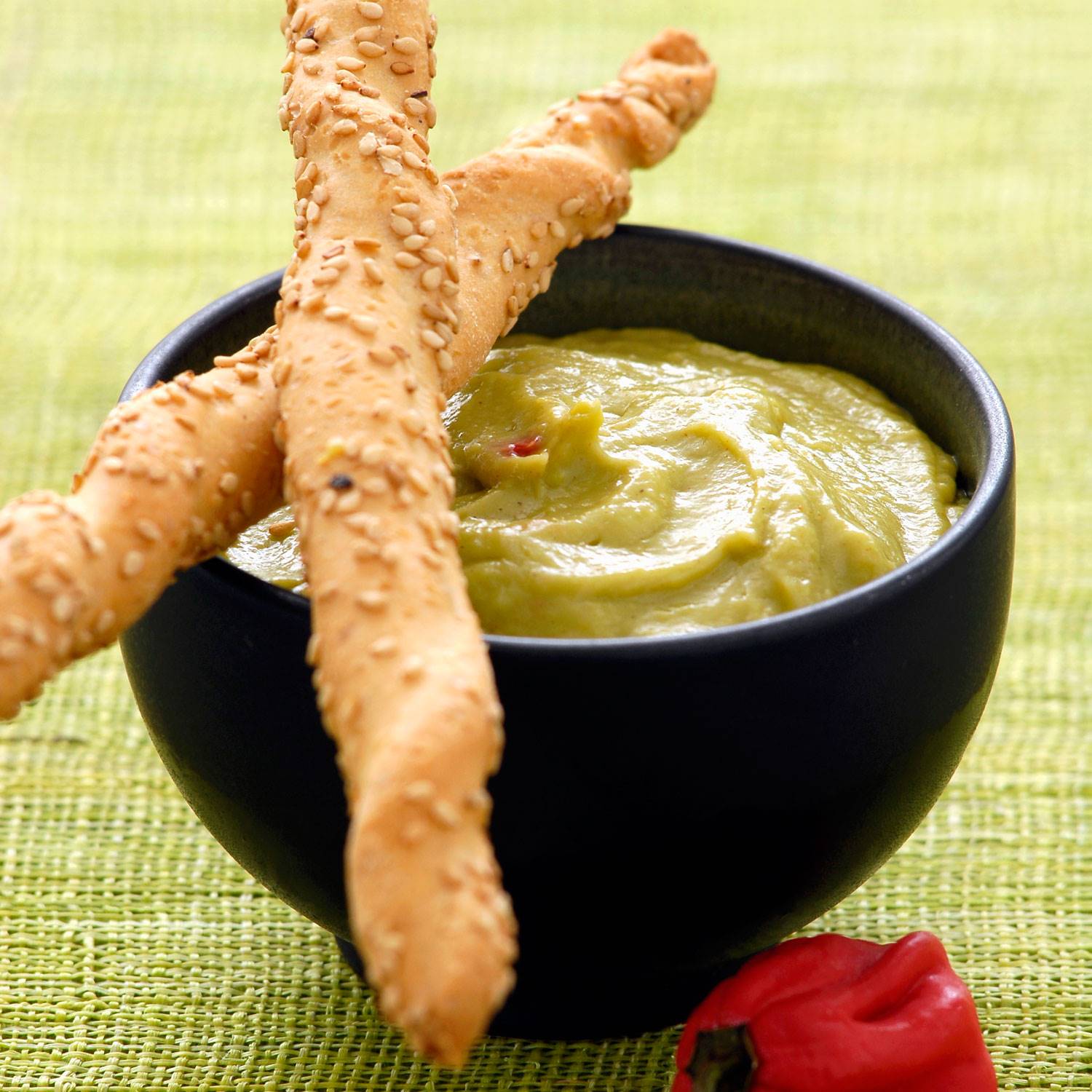 snacks-ninos-pequenos-guacamole-palitos. Guacamole con palitos integrales