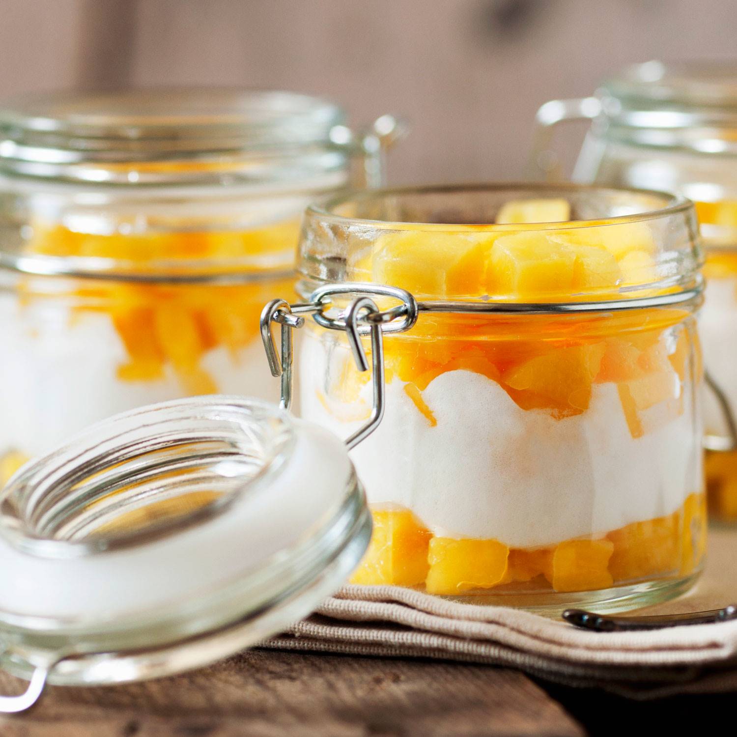 snacks-ninos-pequenos-yogur-mango. Yogur con mango