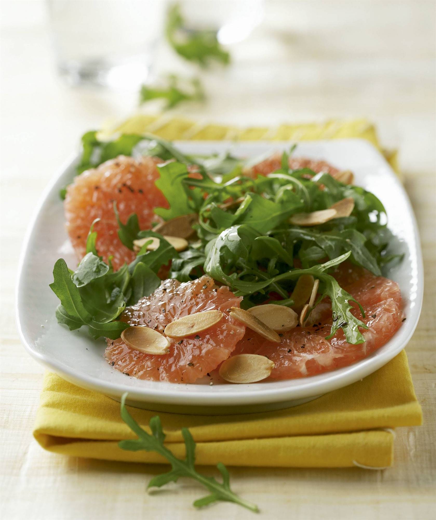 00163002 O. Ensalada de naranja con rúcula y almendras
