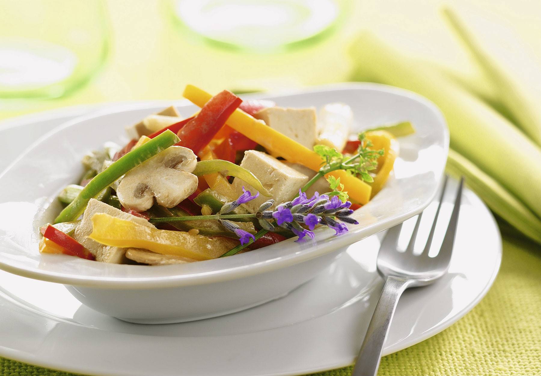 00147252 O. Salteado de pimientos tricolor con tofu