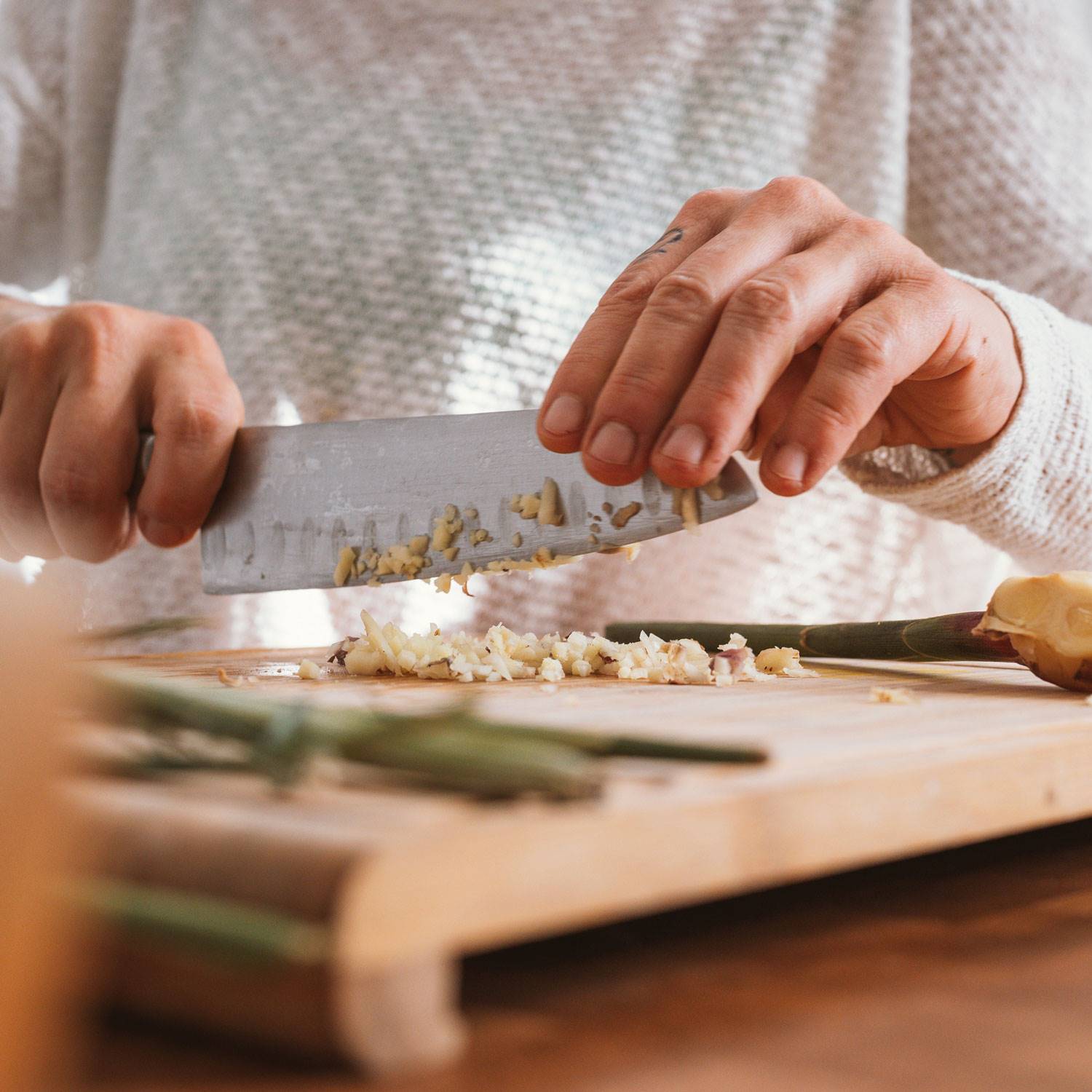 Eliminar olor ajo de las manos con vinagre y aceite esencial