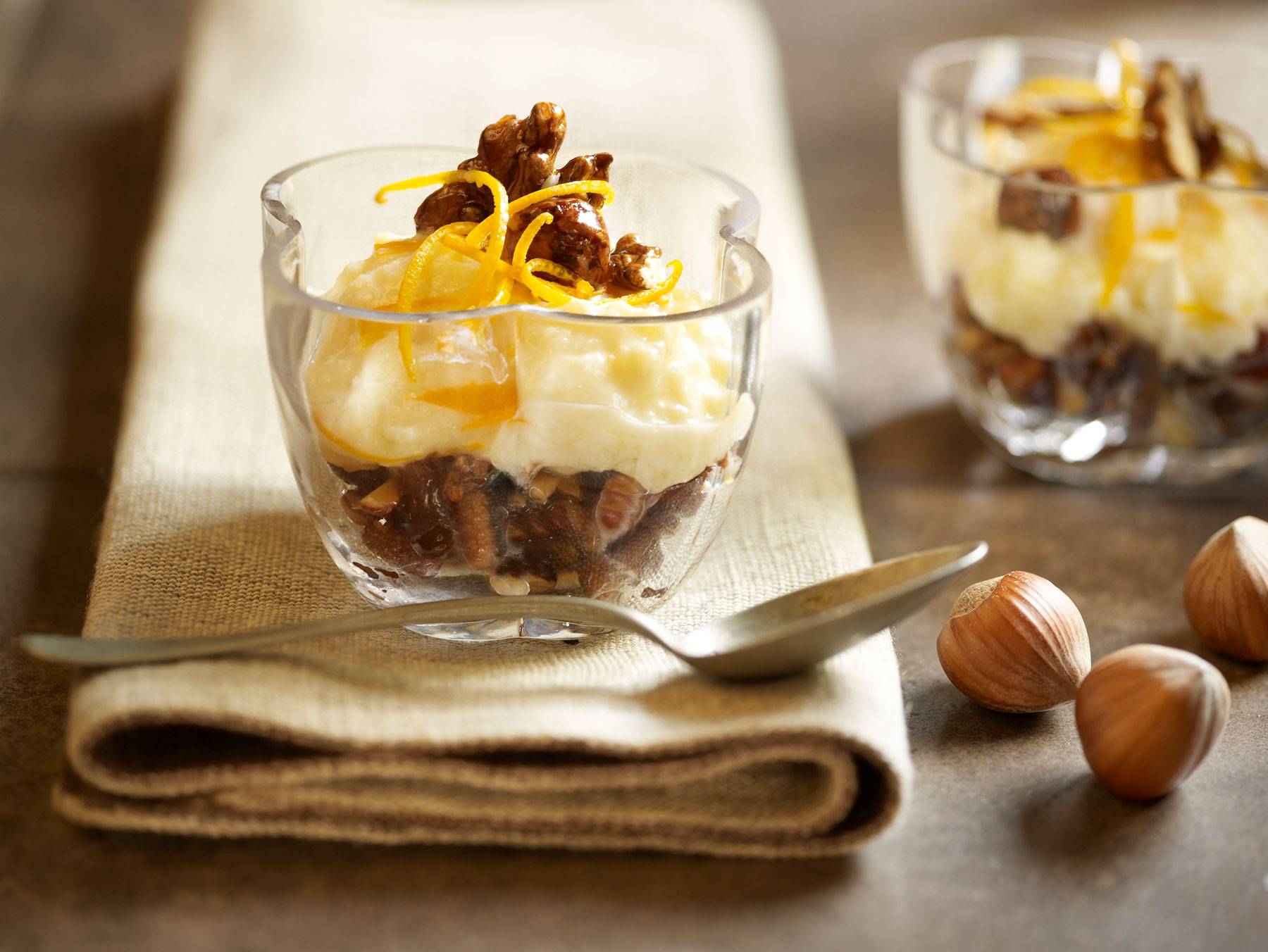 Yogur con nuez caramelizada