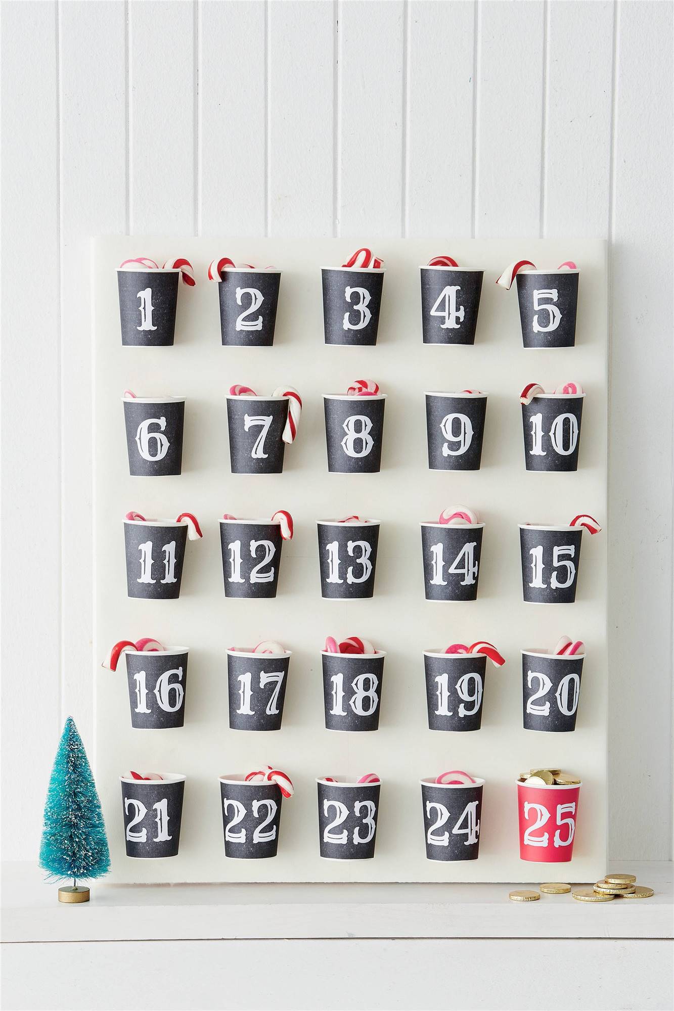 Brutal frecuencia A pie Cómo hacer un calendario de adviento casero: 14 ideas originales y  ecológicas (Navidad 2022)