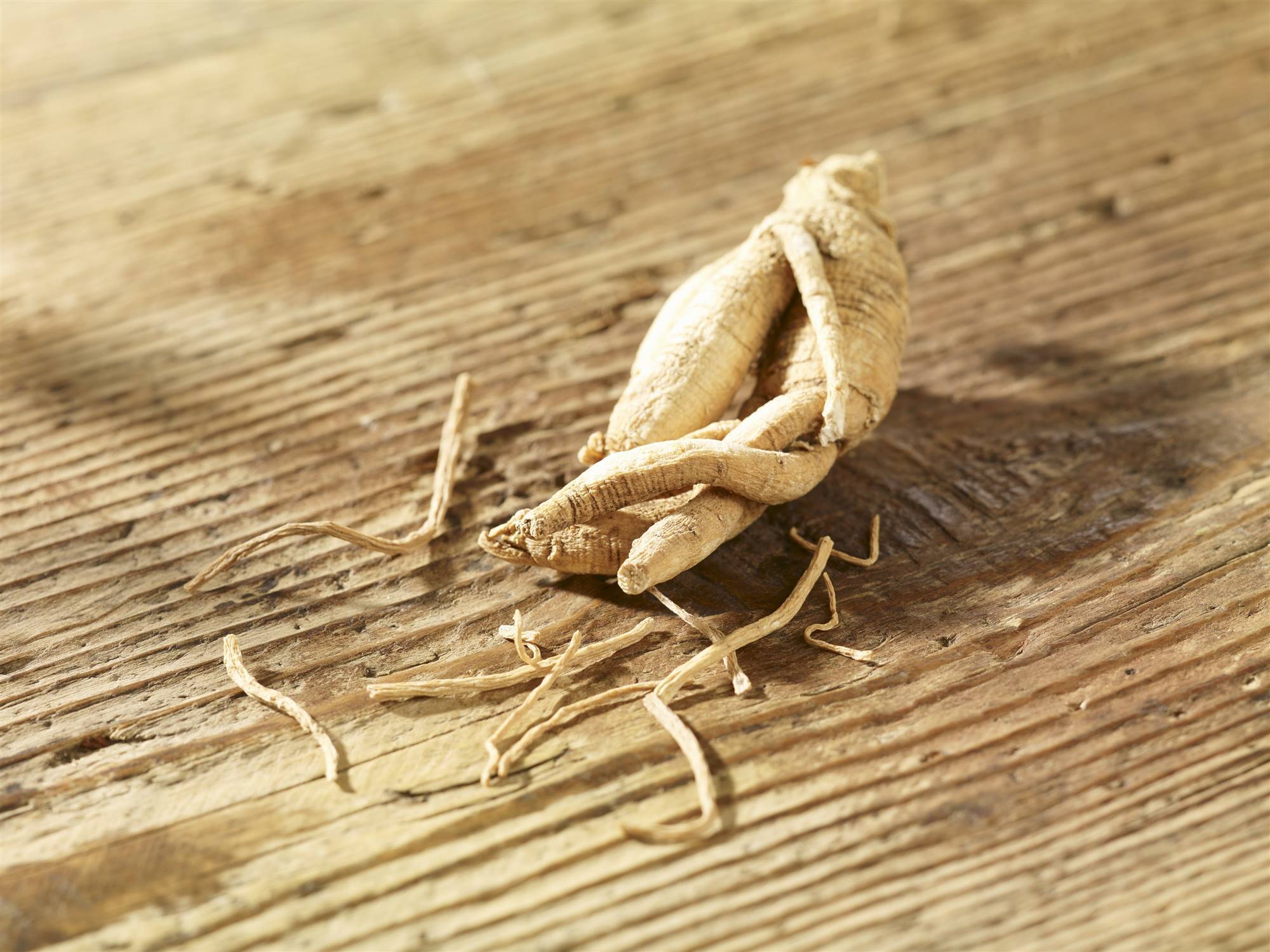 4 StockFood 11359090 XL Ginseng on a wooden surface