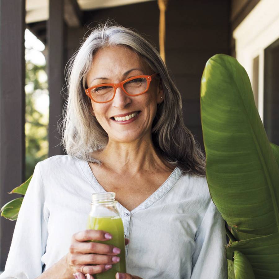 Cómo cuidarse las canas con productos naturales