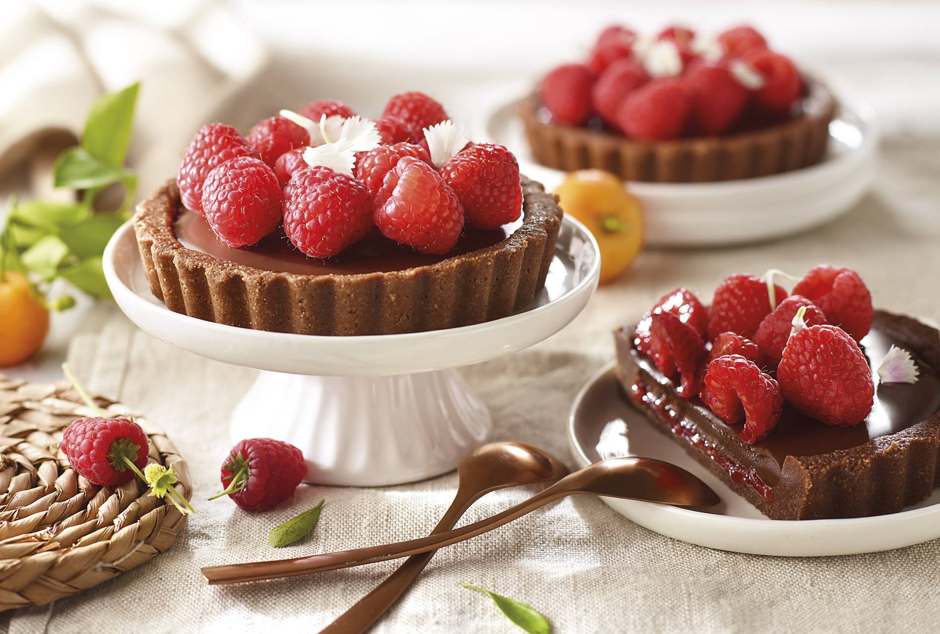 CUERPOMENTEtartaleta-choco. Tartaletas de crema de chocolate  con frambuesas enteras