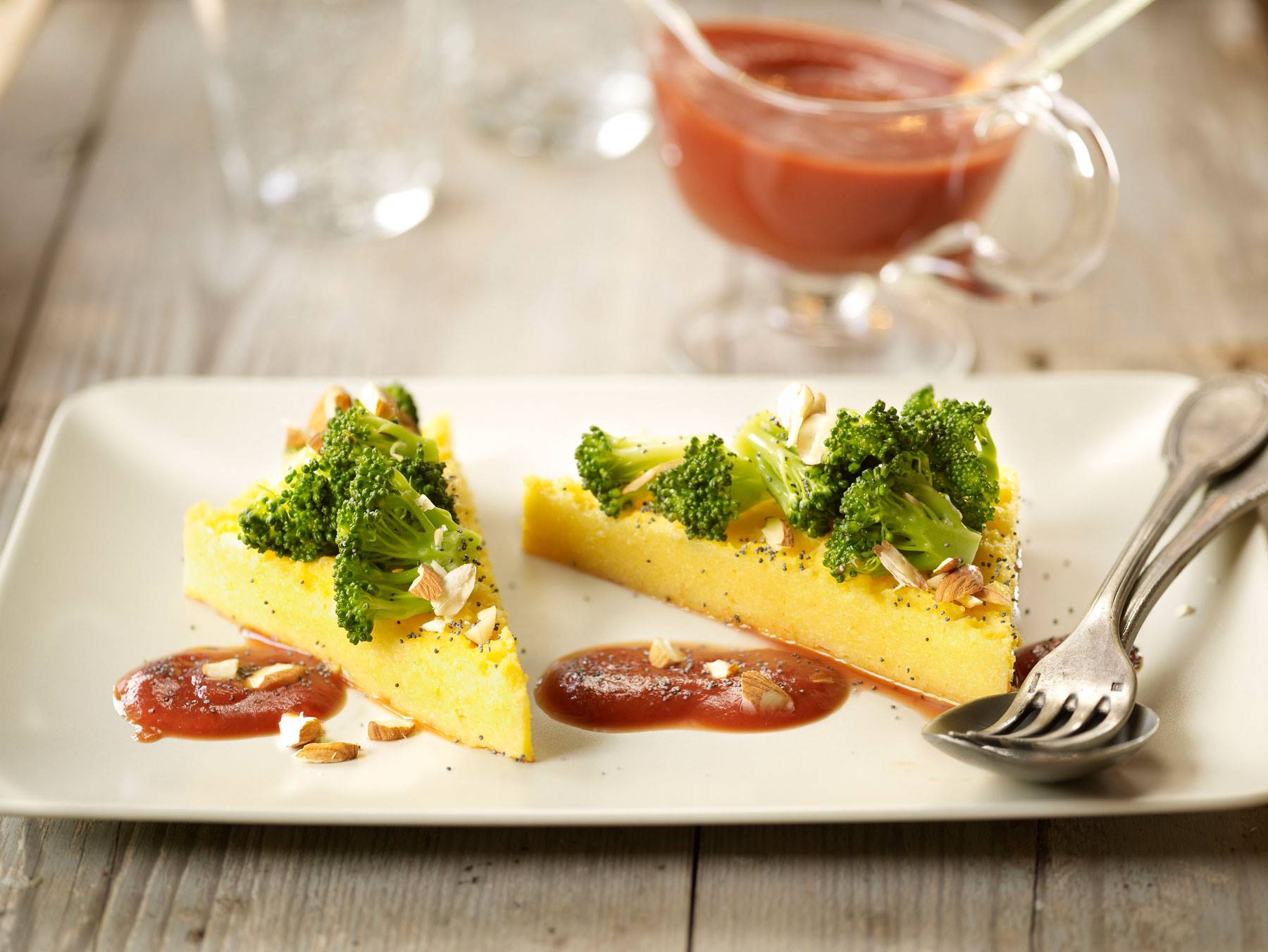 860polentaaubroccolietaman. Pastel de maíz con almendras y brécol