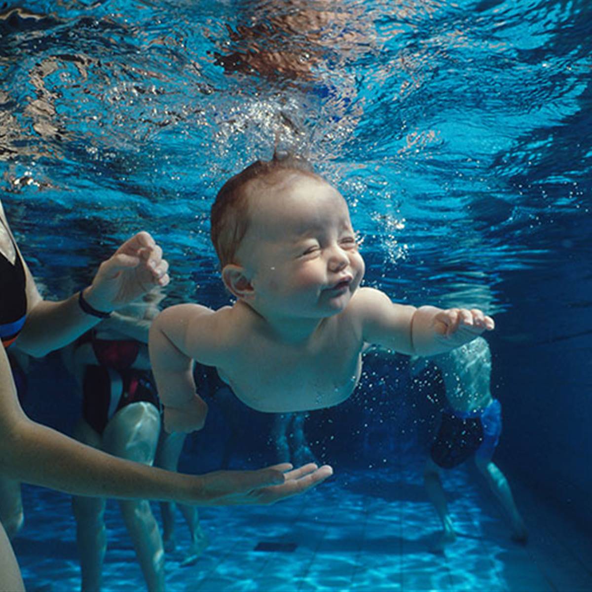 A partir de qué edad puedo llevar al bebé a una piscina?