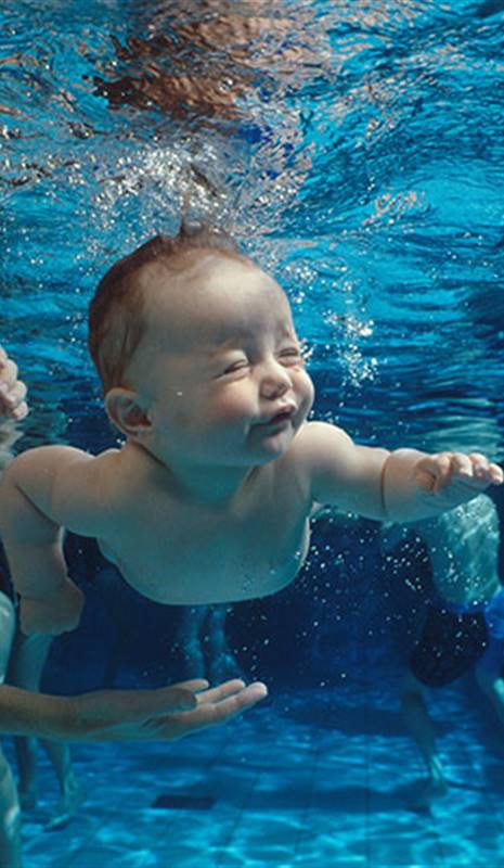 beneficios-bebe-piscina-natacion