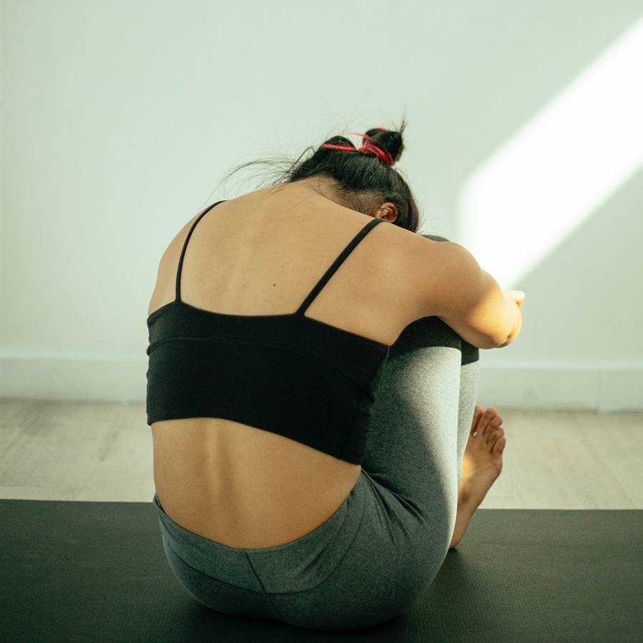 Evitar dolor rodilla yoga