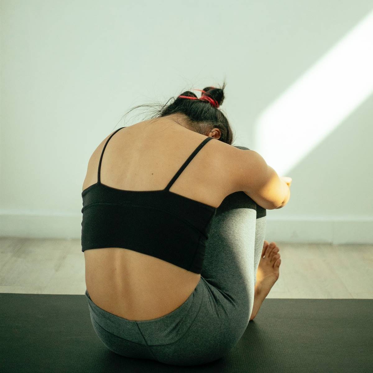 Evitar dolor rodilla yoga