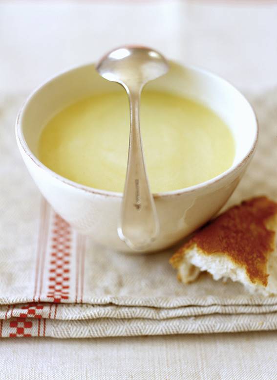 Ajoblanco de almendras y pipas de calabaza