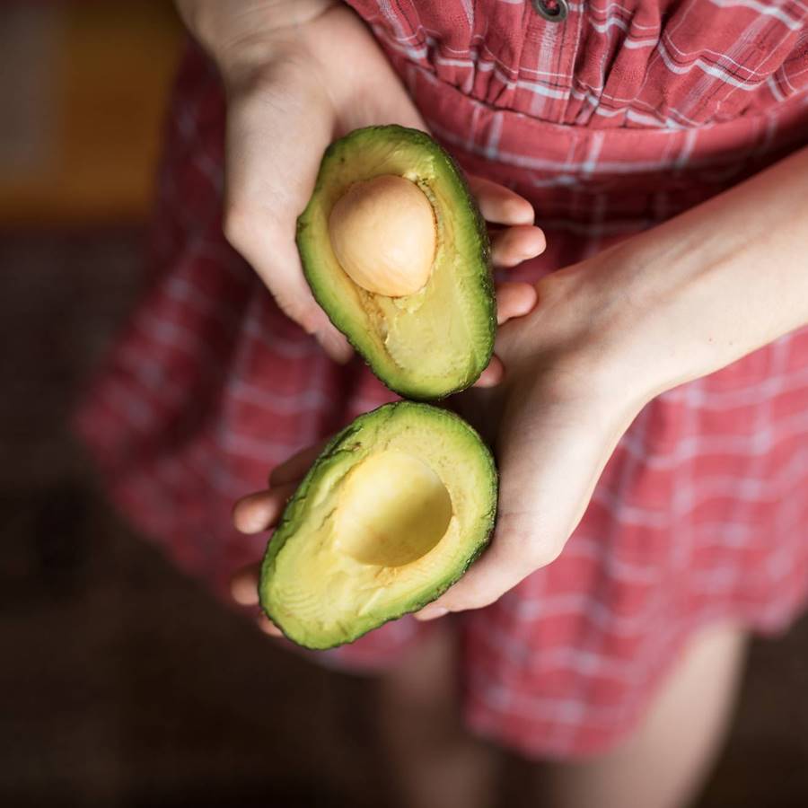 Un aguacate al día reduce la grasa visceral y el peso en las mujeres