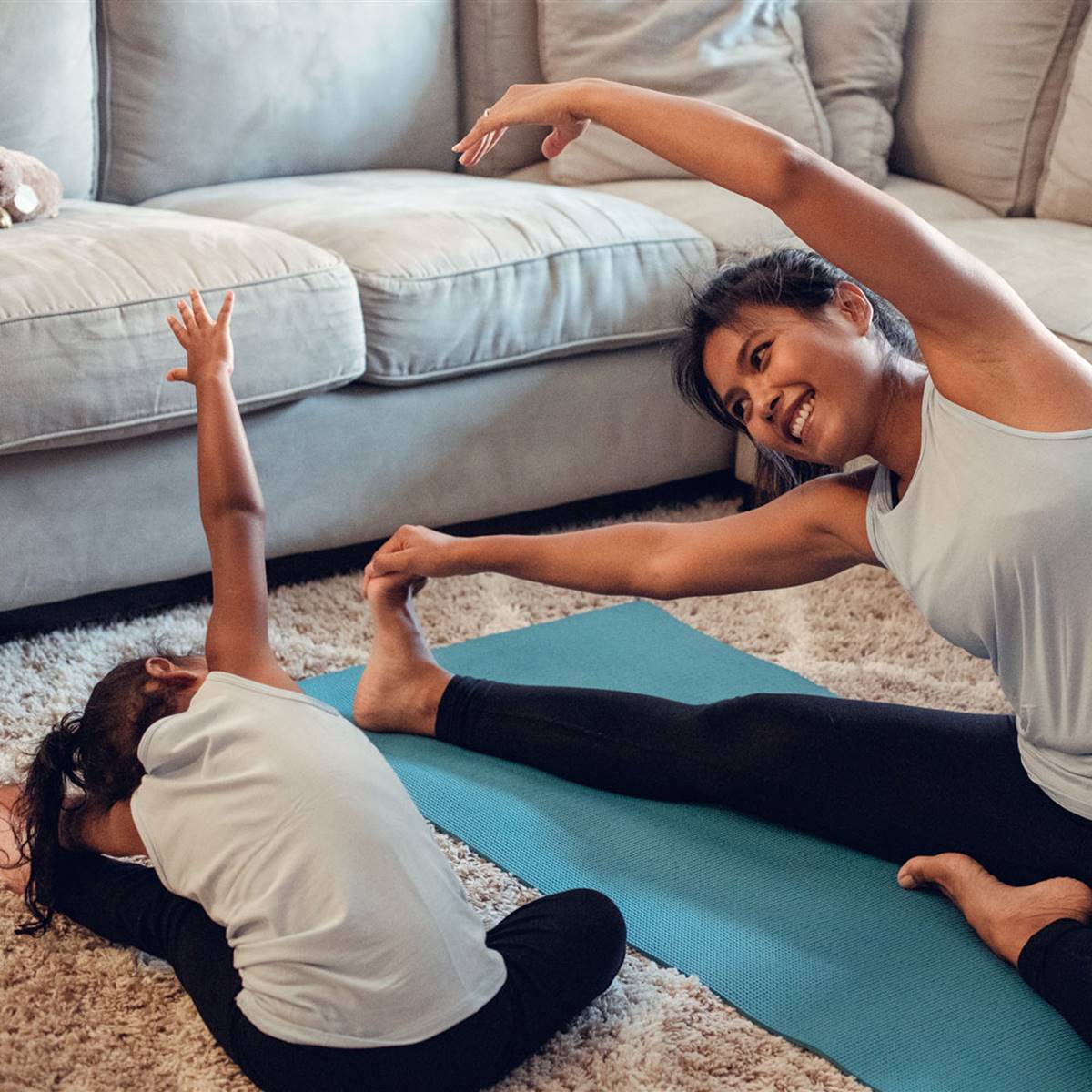 evidencia Sentido táctil Muchos Yoga en casa para niños: posturas, juegos y consejos