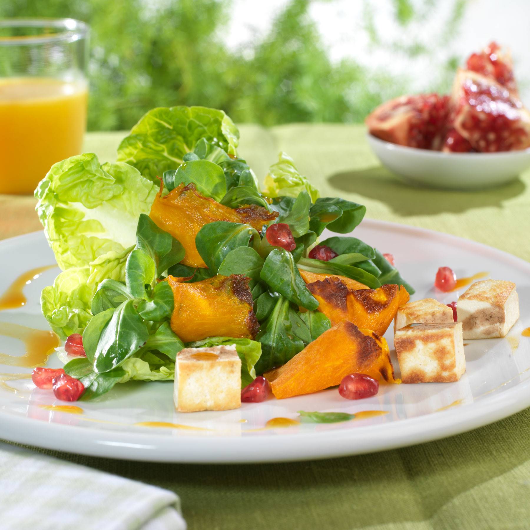Image 1.  Salade de grenade rubis et tofu