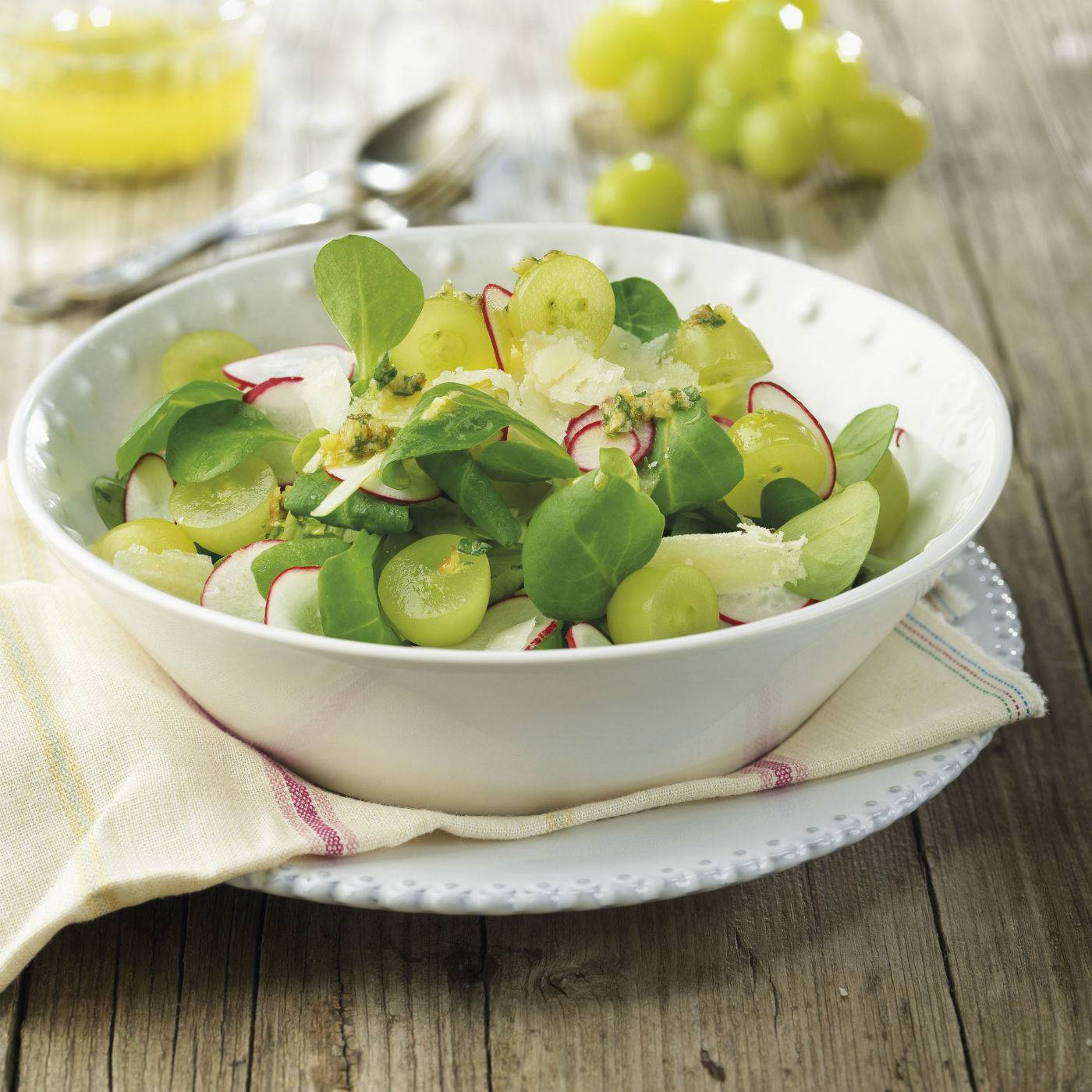 ensalada-uva-canonigos