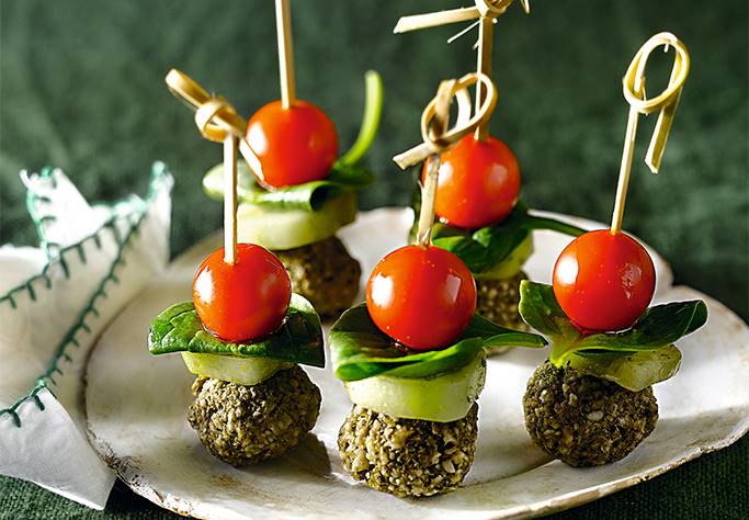 Pincho de albóndigas de brócoli y albahaca