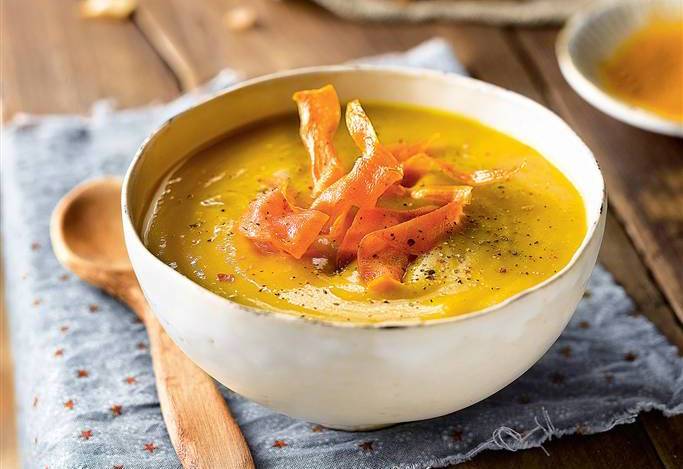 Crema de chirivías y alcachofas con crujiente de boniato